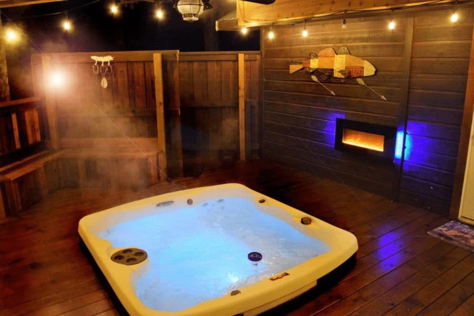 dog-friendly cabin with hot tub to rent in Broken Bow, OK