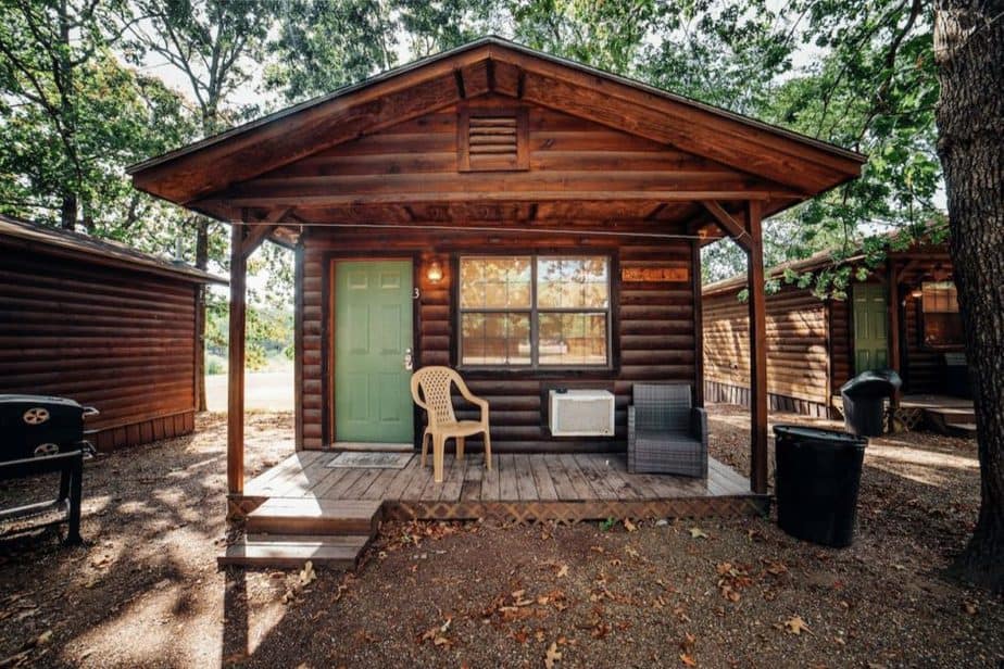 dog-friendly cabin to rent Broken Bow, OK for those on a budget 