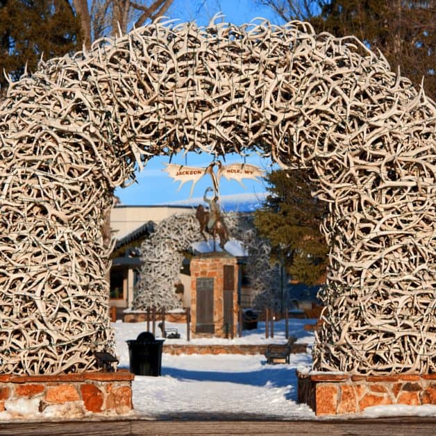 3 day jackson wy itinerary- antler arch in the town square