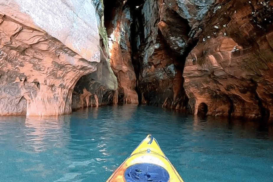 kayaking the lake superior sea caves in Bayfield - weekend road trips from Minneapolis 