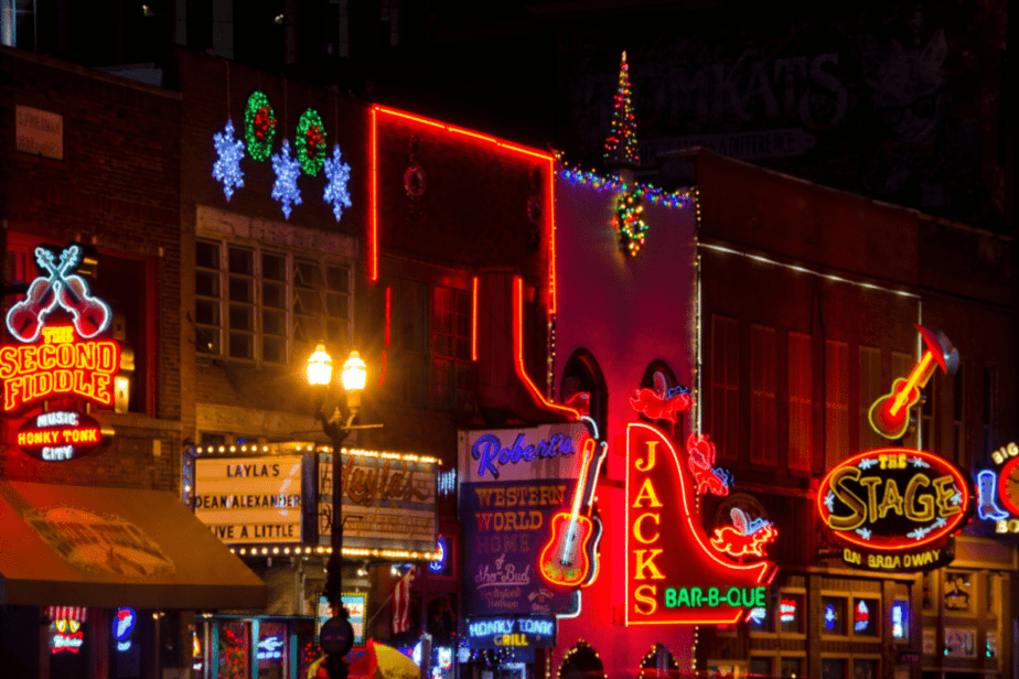 nashville street at night at christmas 