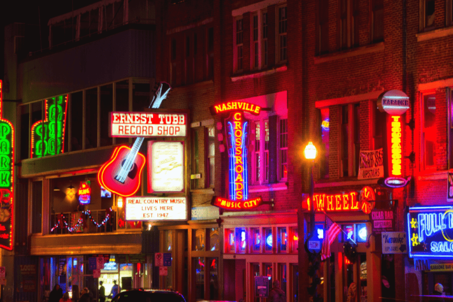 bars in downtown nashville at night - 3 day nashville itinerary