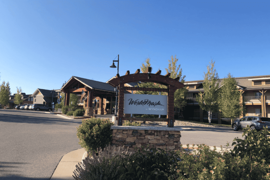 sign in front of worldmark grandby near rocky mountain national park 