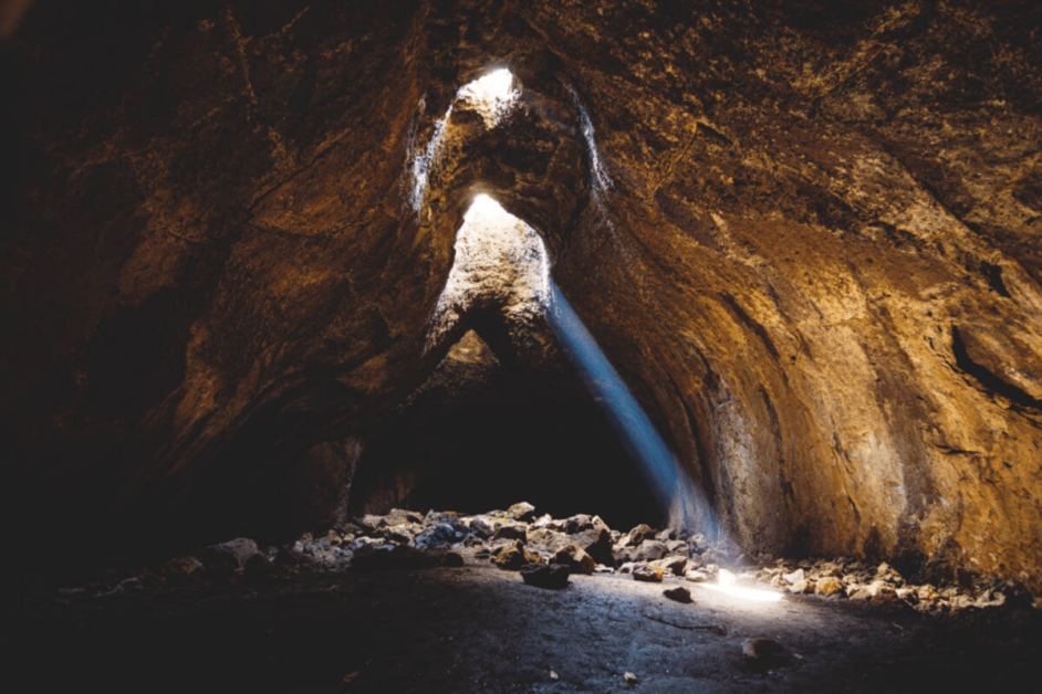 skylight cave in central oregon- unique things to see in oregon 