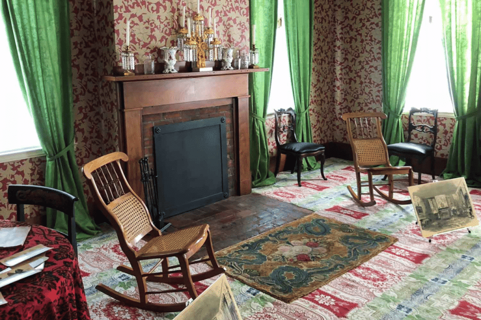 inside room of the lincoln home national historic site- route 66 illinois attractions 