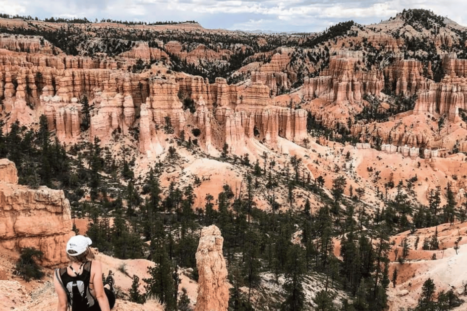 Girl sitting on a hike in Bryce CAnyon National Park. 