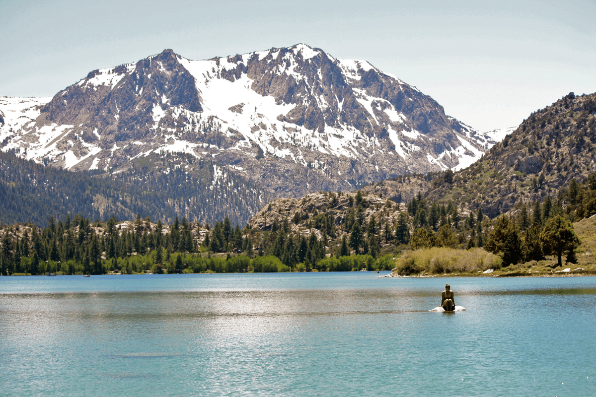 Snowcapped mountains in Mammoth Lakes- Mountain weekend getaway from Las Vegas.