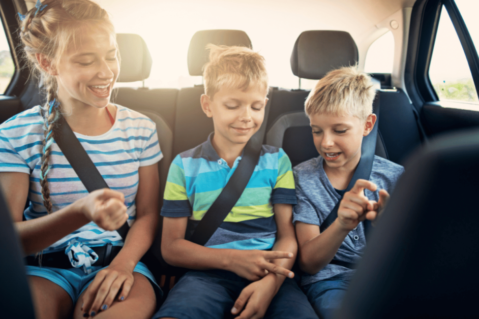 Kids playing road trip games in the car
