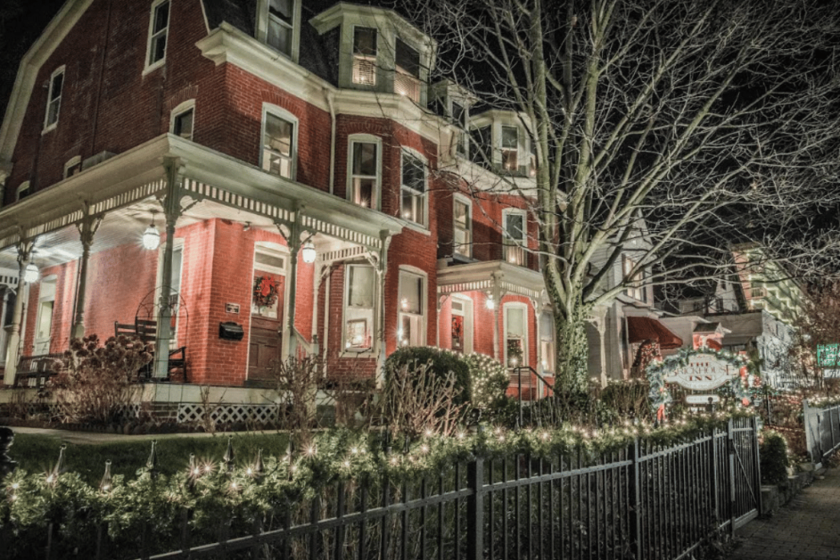 Building in Gettysburg at night. 