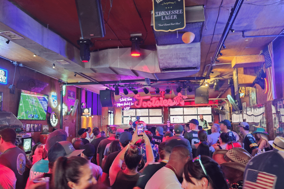 Crowded Tootsies Bar in Nashville.