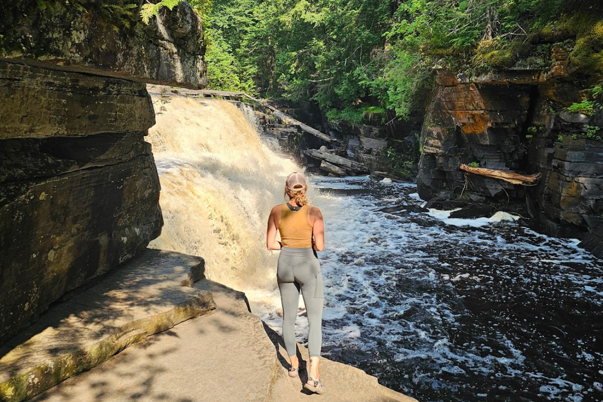 pinnacle outfitters nomad leggings.