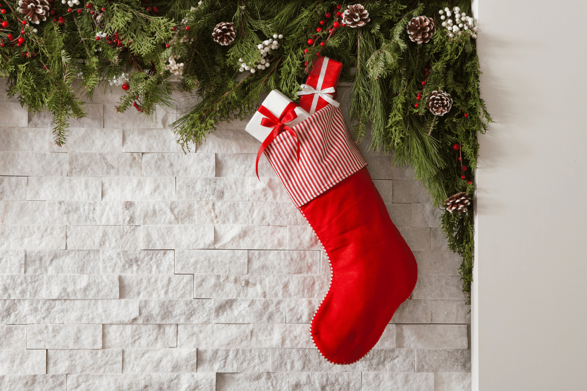 travel stocking stuffer ideas for travel lovers featured image.