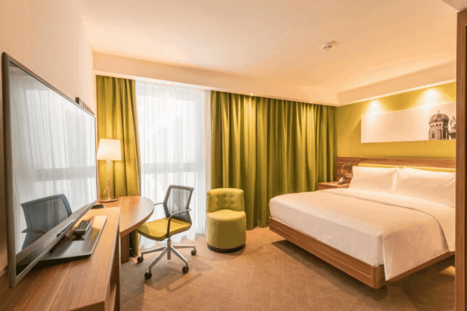 hotel room hampton by hilton. 