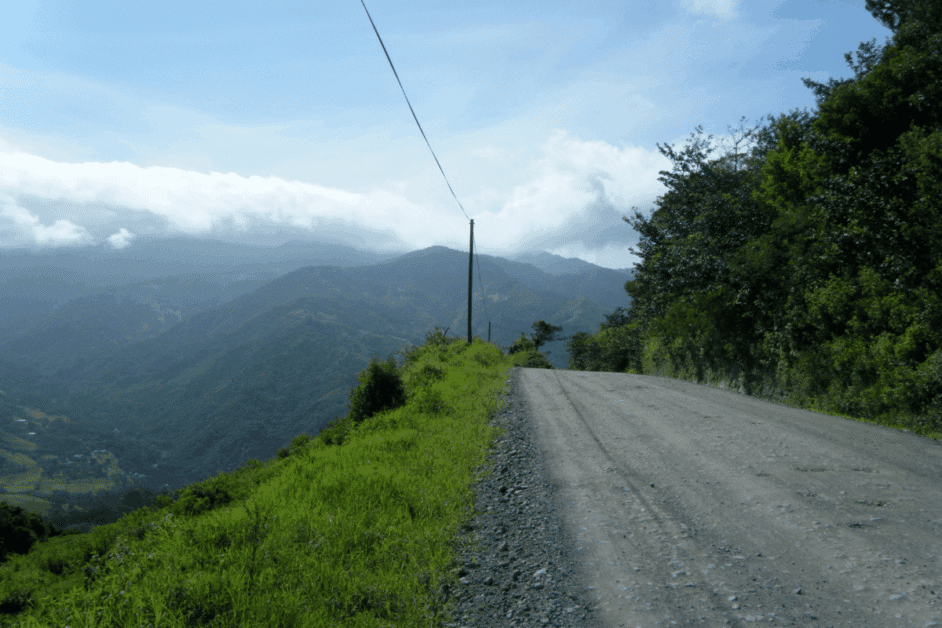 dirt road in monteverde.