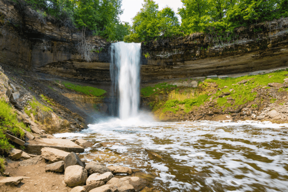 waterfall near downtown minneapolis.