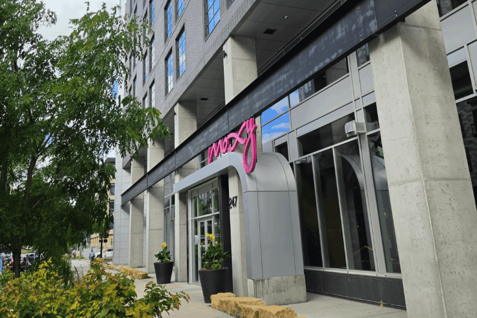 door to moxy hotel.
