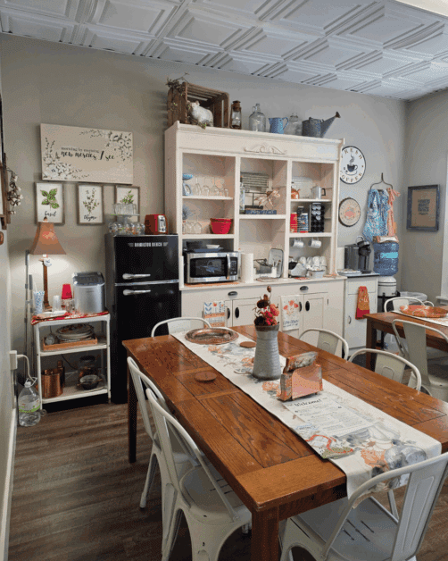 dragonfly inn in canton, TX shared dining room